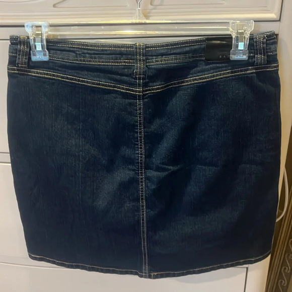 Baccini knee length denim skirt, NWOT size 10. - Picture 2 of 3